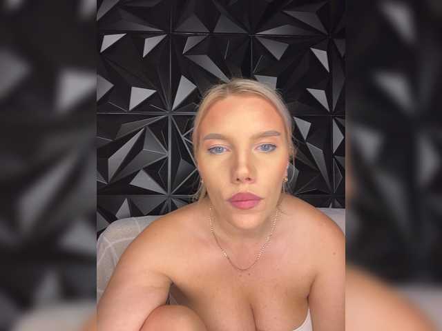LYLAtop live cam on BongaCams