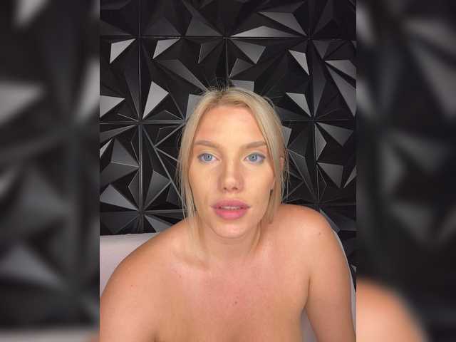 LYLAtop live cam on BongaCams
