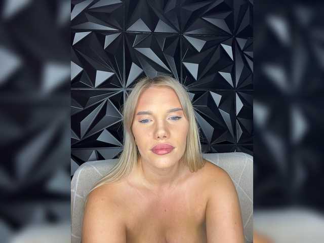 LYLAtop live cam on BongaCams