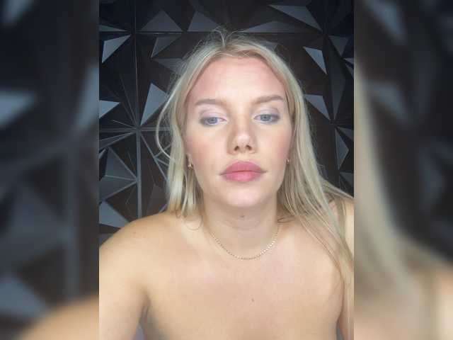 LYLAtop live cam on BongaCams