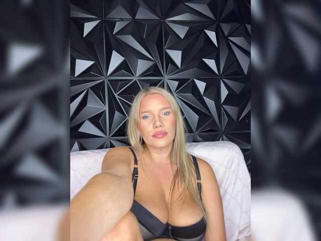LYLAtop live cam on BongaCams