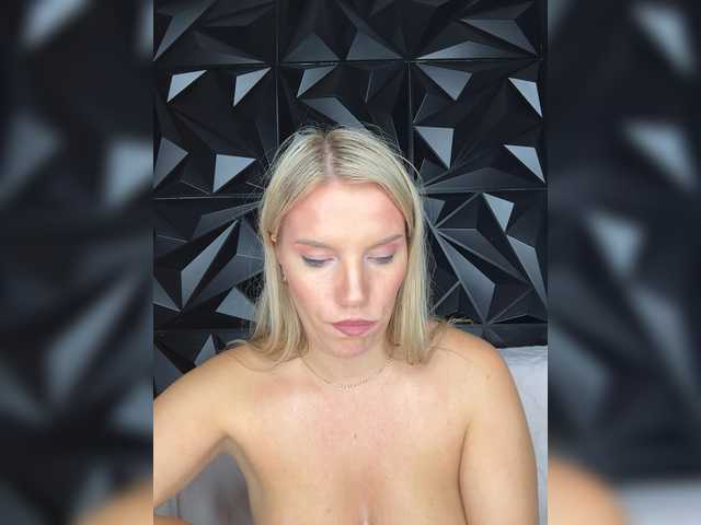 LYLAtop live cam on BongaCams