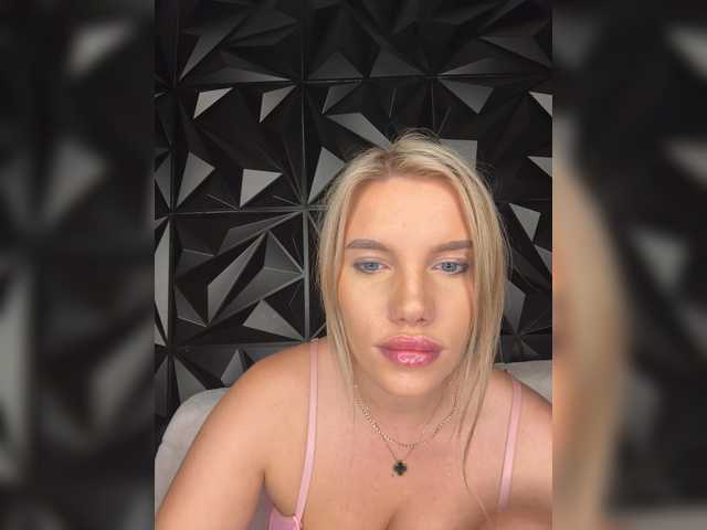LYLAtop live cam on BongaCams