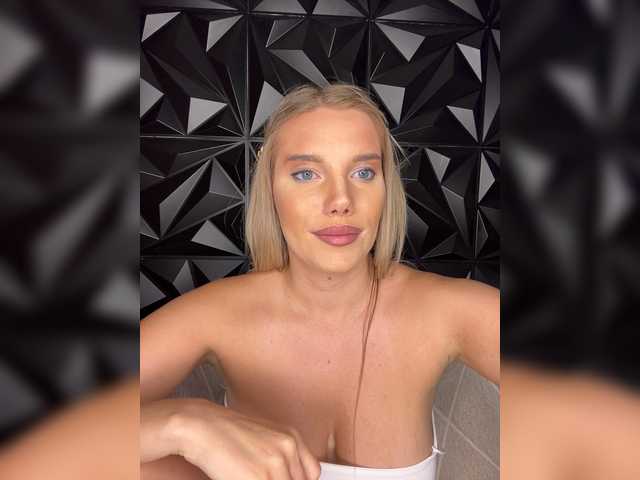LYLAtop live cam on BongaCams