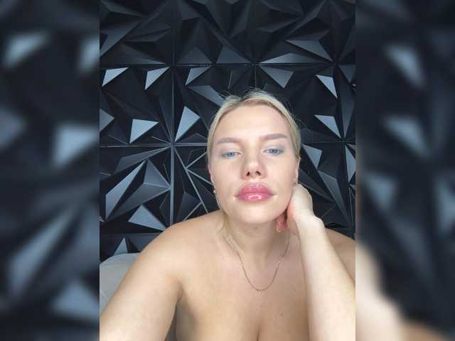 LYLAtop live cam on BongaCams