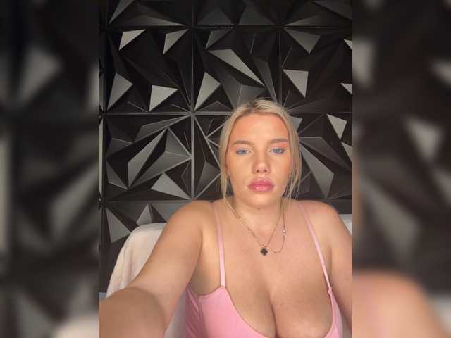 LYLAtop live cam on BongaCams