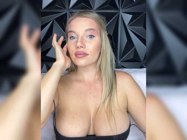 LYLAtop live cam on BongaCams