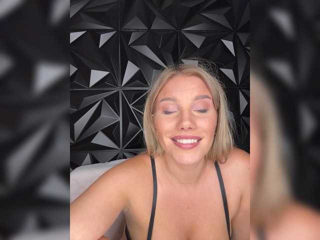 LYLAtop live cam on BongaCams