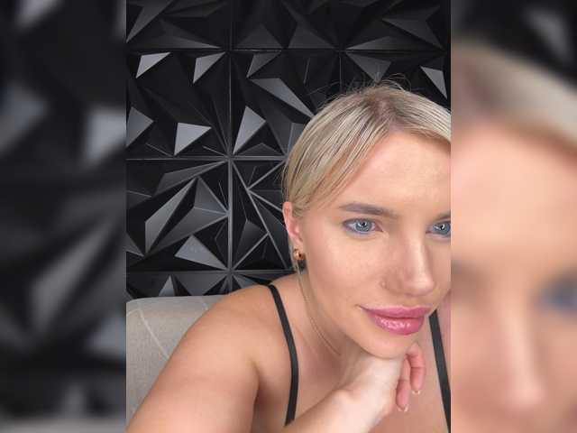LYLAtop live cam on BongaCams
