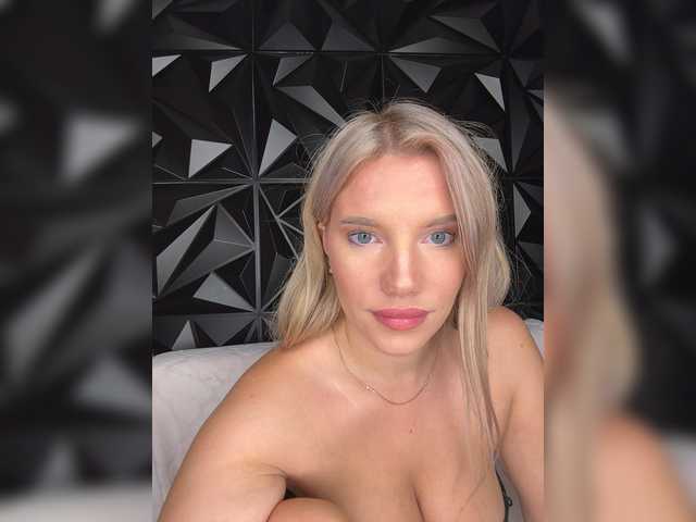 LYLAtop live cam on BongaCams