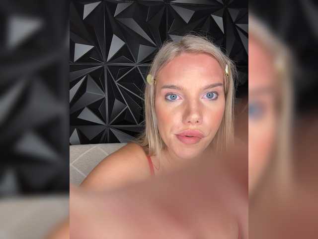 LYLAtop live cam on BongaCams