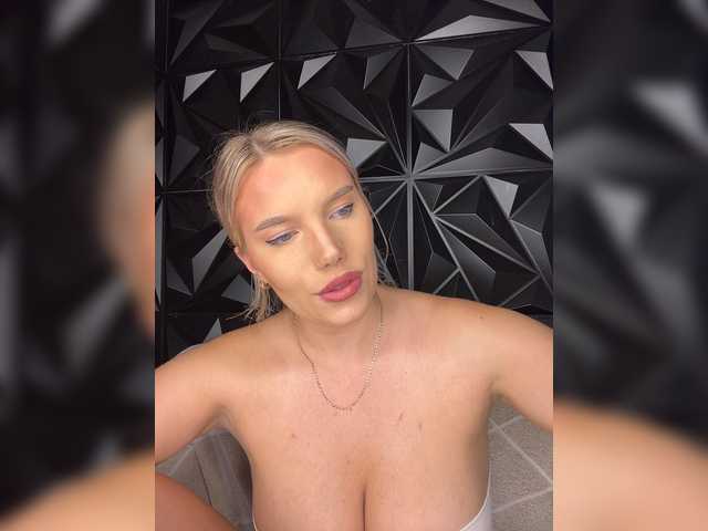 LYALYAtop