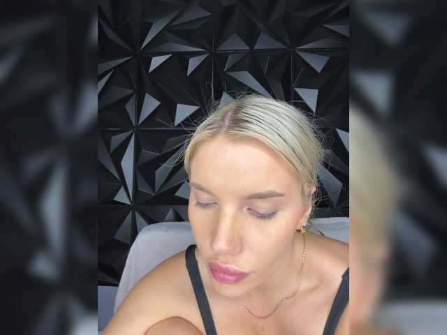 LYLAtop, live now on BongaCams