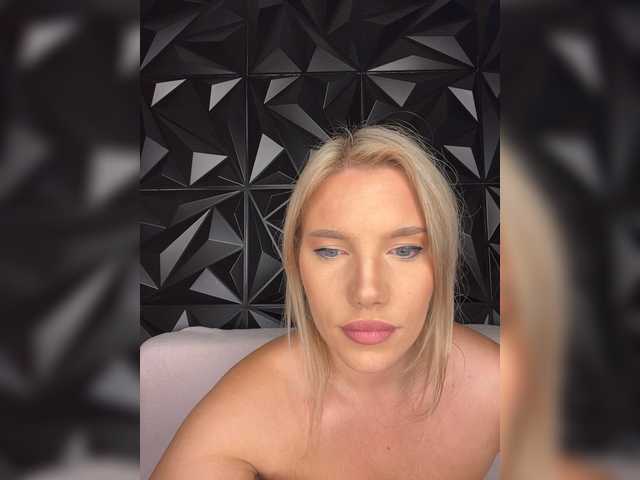 LYLAtop live cam on BongaCams