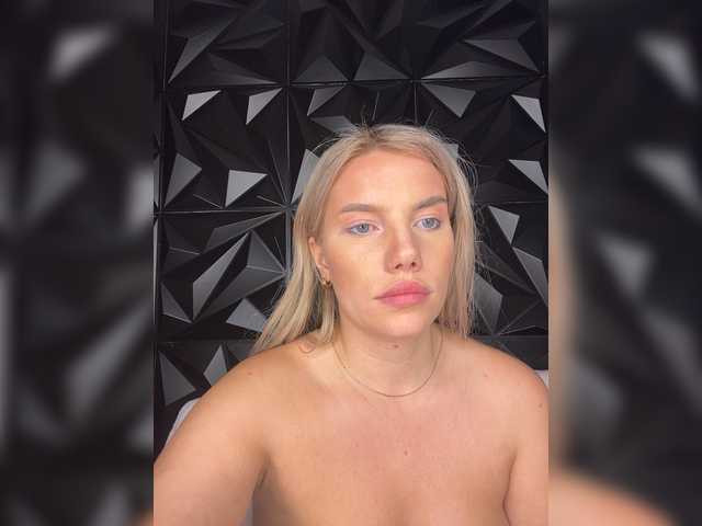 LYLAtop live cam on BongaCams