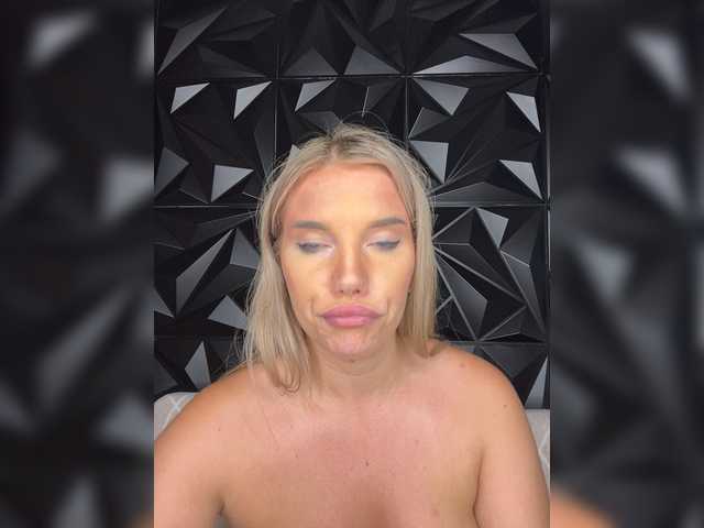 LYLAtop live cam on BongaCams
