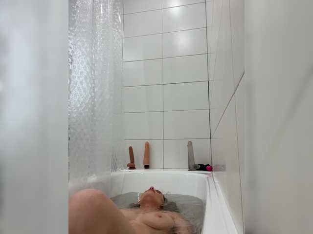 LYLAtop live cam on BongaCams