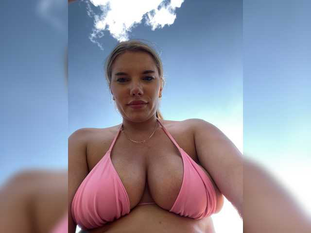 LYLAtop live webcam show