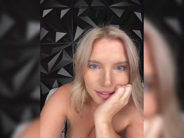 LYLAtop live cam on BongaCams