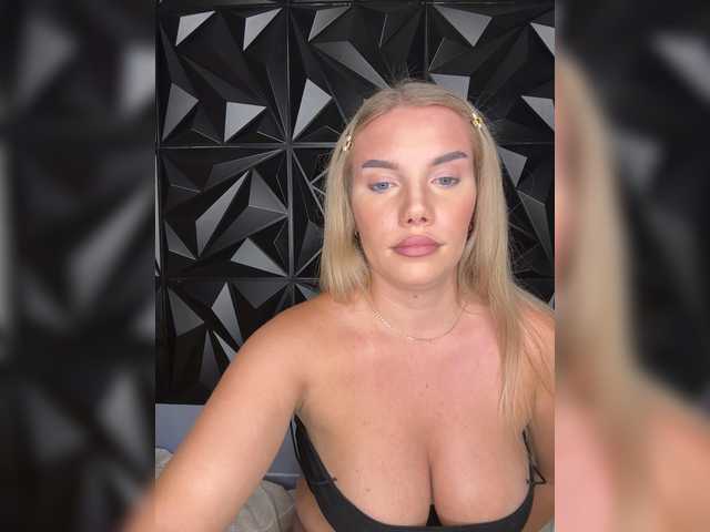 LYLAtop live cam on BongaCams