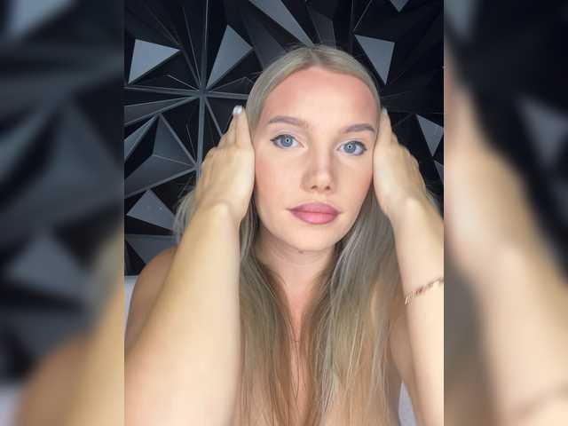 LYLAtop live cam on BongaCams