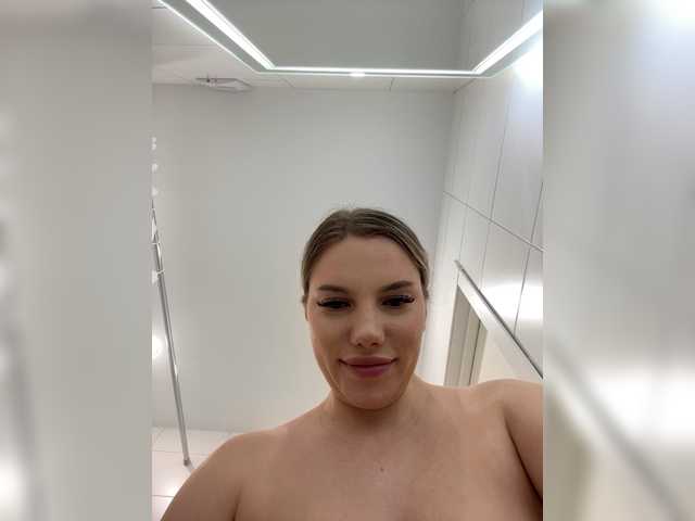 LYLAtop's BongaCams show and profile