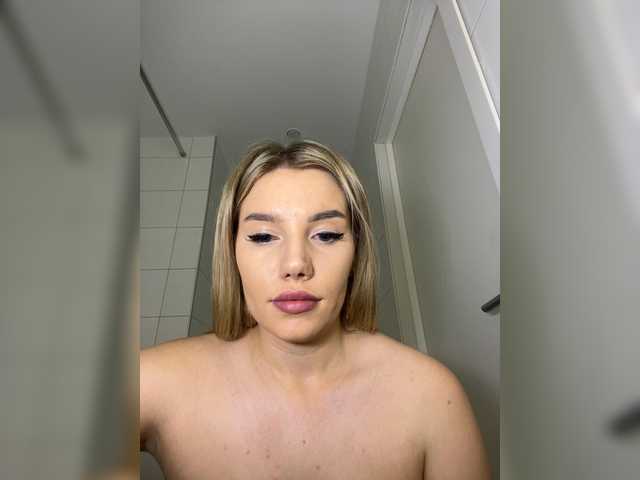 LYLAtop live cam on BongaCams