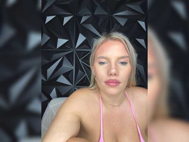 LYLAtop live cam on BongaCams