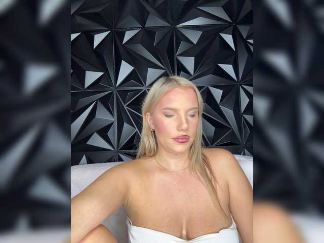 LYLAtop live cam on BongaCams