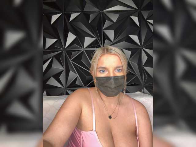 LYLAtop live cam on BongaCams