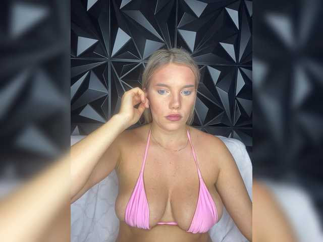 LYALYAtop live webcam show
