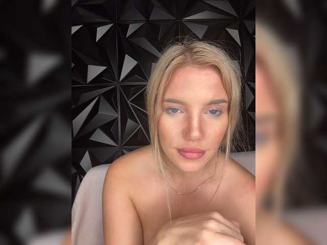 LYLAtop live cam on BongaCams