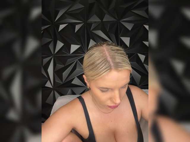 LYLAtop, en directo ahora en BongaCams