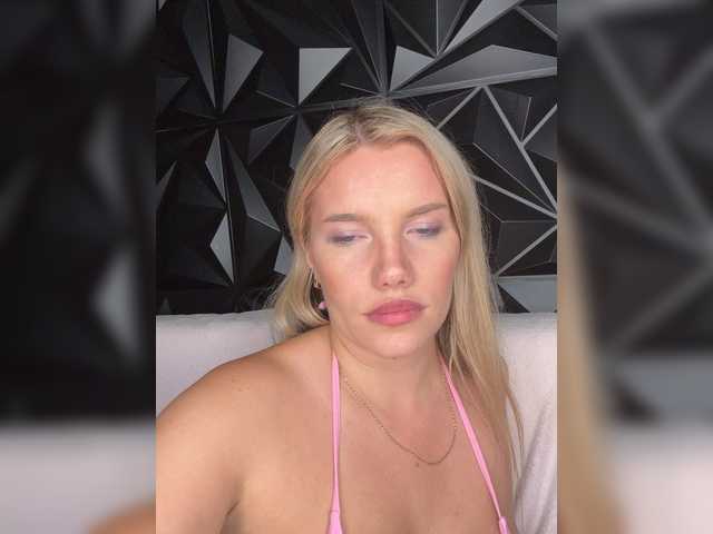 LYLAtop live cam on BongaCams