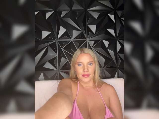LYLAtop live cam on BongaCams