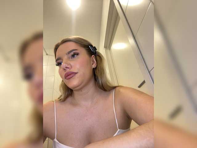 lylatop live sex show