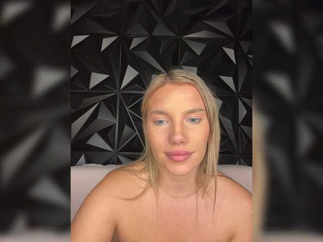LYLAtop live cam on BongaCams