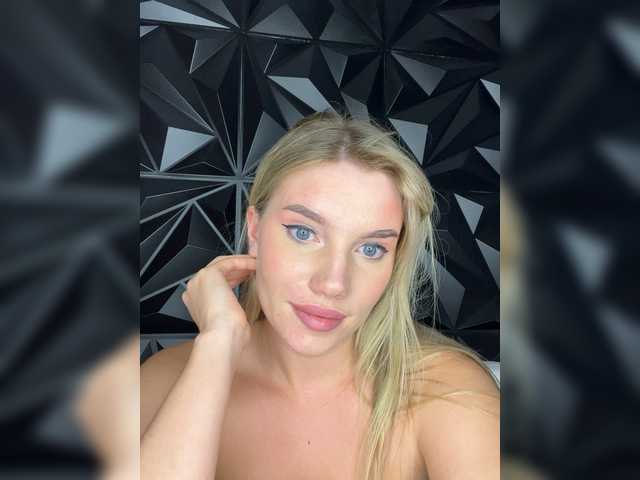 LYLAtop live cam on BongaCams