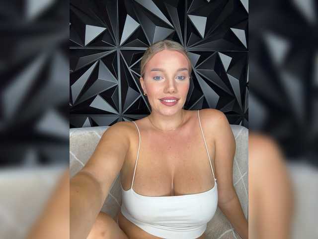 LYLAtop live cam on BongaCams