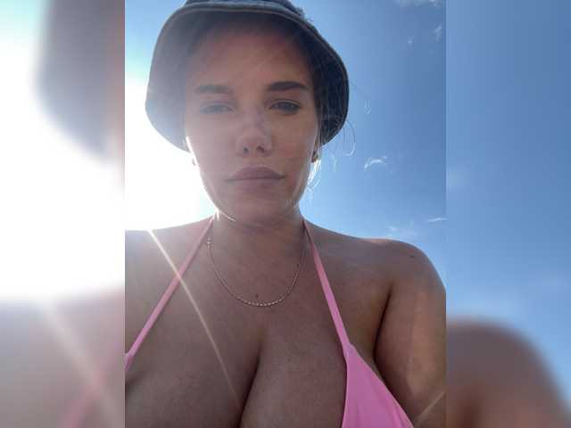 LYALYAtop live webcam show