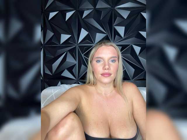 LYLAtop live cam on BongaCams