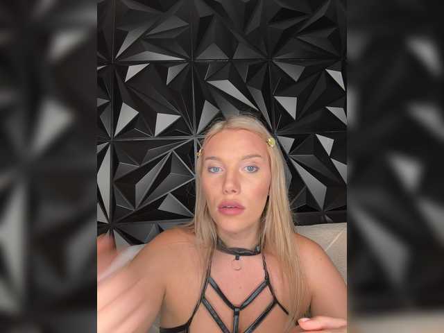 LYLAtop live cam on BongaCams