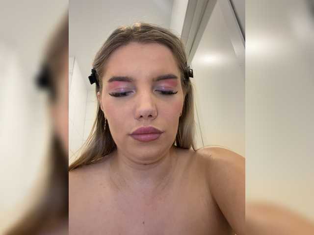 LYLAtop live cam on BongaCams