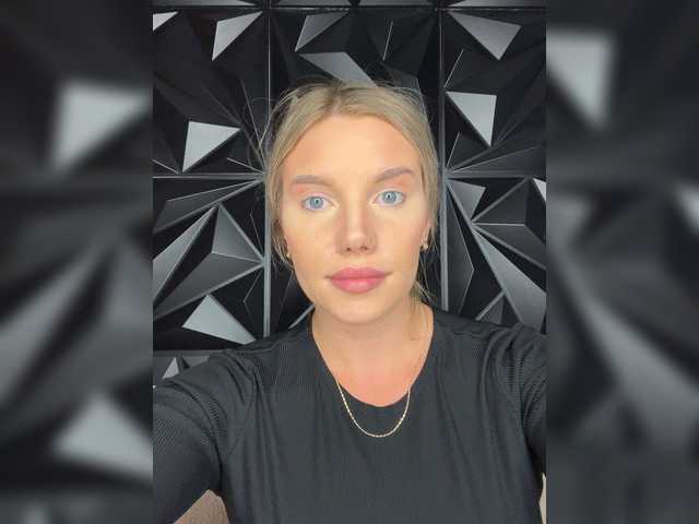 LYALYAtop live webcam show