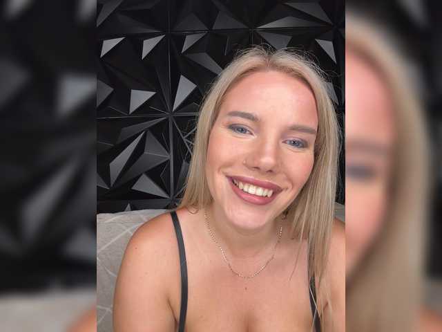 LYLAtop live cam on BongaCams