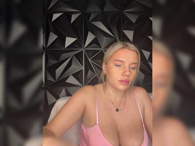 LYLAtop live cam on BongaCams