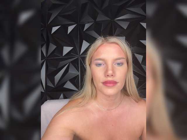 LYLAtop live cam on BongaCams
