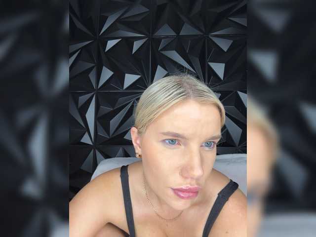 LYLAtop live cam on BongaCams