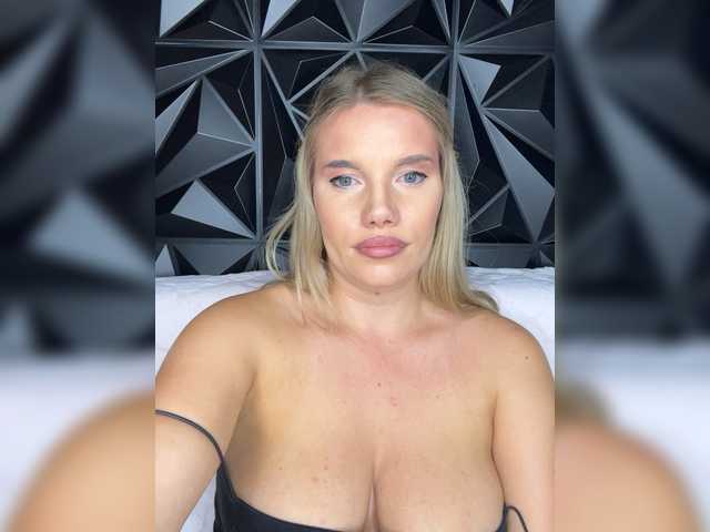 LYLAtop live webcam show