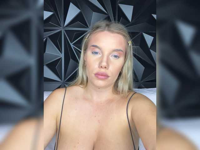 LYLAtop live webcam show